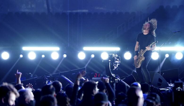 Κορονοϊός: «Ντου» αντιεμβολιαστών στη συναυλία των Foo Fighters