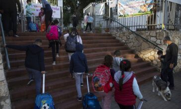 Κορονοϊός: Η αύξηση κρουσμάτων σε σχολεία στο Ισραήλ επισπεύδει τον εμβολιασμό εφήβων