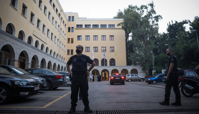 Επίθεση με βιτριόλι στη Μονή Πετράκη: Απολογείται ο πρώην ιερωμένος για απόπειρα ανθρωποκτονίας