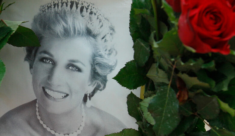 Πριγκίπισσα Νταϊάνα: Νέο βιβλίο για τη ζωή της – Είχε ζητήσει να μη δημοσιευτεί πριν παντρευτούν Ουίλιαμ και Χάρι