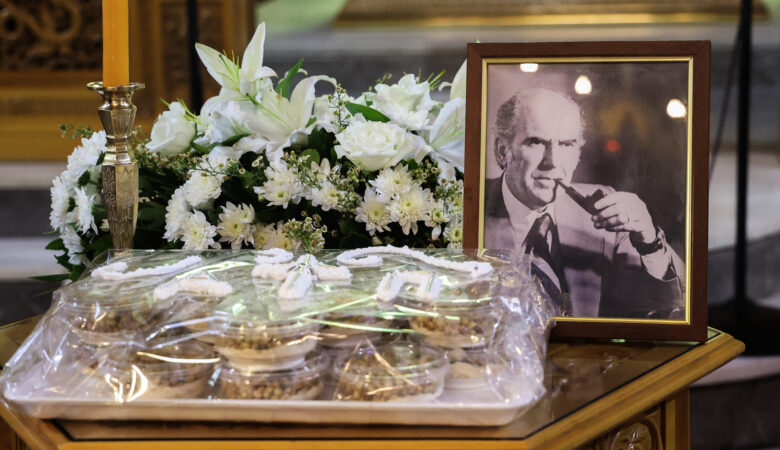 Σε μνημόσυνο για τα 25 χρόνια από το θάνατο του Ανδρέα Παπανδρέου η Φώφη Γεννηματά