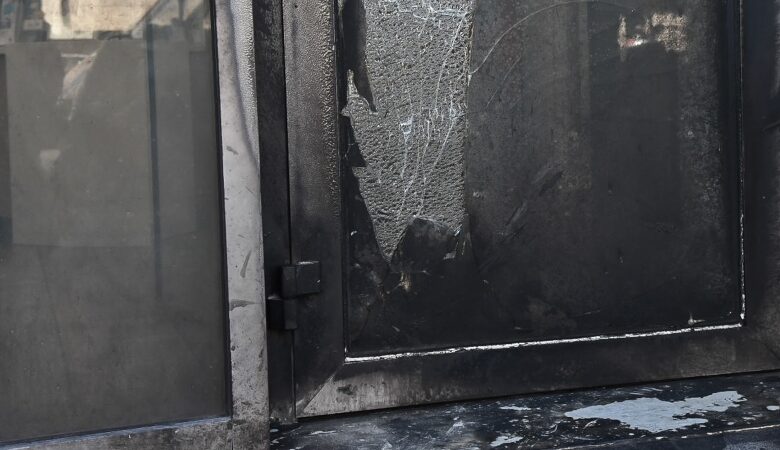 Θεσσαλονίκη: Έκρηξη από γκαζάκια σε κτήριο του ΔΕΔΔΗΕ