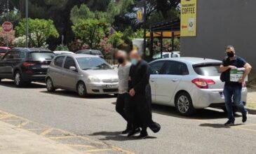 Αγρίνιο: Από πλαϊνή πόρτα στην ανακρίτρια ο ιερέας που κατηγορείται για βιασμό – Γιατί δεν απολογήθηκε