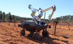 Έφτιαξαν ρομπότ που θα κάνει τις δουλειές που χρειάζεται ένας αμπελώνας – Δείτε τις λειτουργίες του