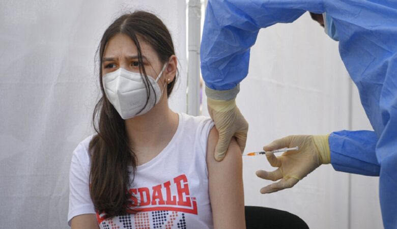 Κορονοϊός: Σύσταση για εμβολιασμό εφήβων 16-17 ετών και παιδιών με υποκείμενα νοσήματα