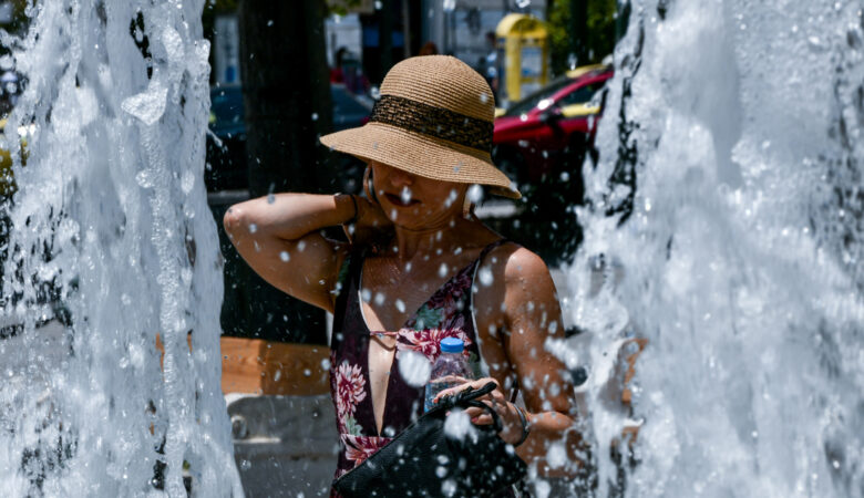 Μπαίνει καυτός Ιούλιος: Θα… λιώσει όλη η Ελλάδα πρωτομηνιά με τη θερμοκρασία έως τους 44 βαθμούς