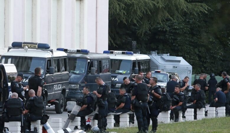 Αλβανία: Πυροβολισμοί με Καλάσνικοφ σε τηλεοπτικό σταθμό – Νεκρός ένας φρουρός