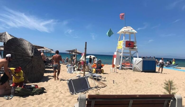 Χαλκιδική: Χτύπησε ανεμοστρόβιλος την παραλία των Μουδανιών – Τραυματίστηκαν τρία άτομα
