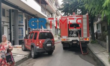 Θεσσαλονίκη: Άνδρας που κρατάει όπλο απειλεί να αυτοκτονήσει σε ταράτσα