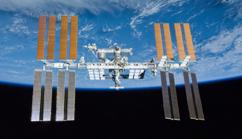 Συναγερμός στον Διεθνή Διαστημικό Σταθμό: «Άγνωστο» αντικείμενο θα τον προσεγγίσει αύριο