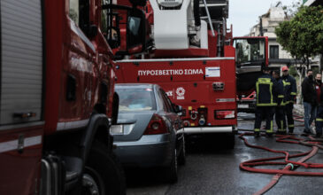 Θεσσαλονίκη: Φωτιά σε ισόγειο διαμέρισμα – Στο νοσοκομείο μεταφέρθηκαν μητέρα και παιδί
