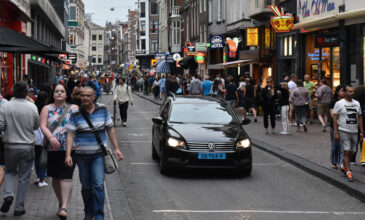 Ολλανδία: Διαδηλώσεις για το «κορονο-πάσο» για την είσοδο σε μπαρ και εστιατόρια