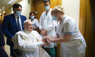 Εξιτήριο για τον πάπα Φραγκίσκο – Είχε υποβληθεί σε χειρουργική επέμβαση