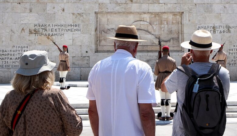 Η Ελλάδα στις πρώτες προτιμήσεις των Γάλλων ταξιδιωτών για το 2022