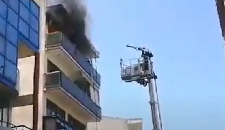 Πανικός από φωτιά και εκρήξεις σε διαμέρισμα πολυκατοικίας στην Καλαμαριά