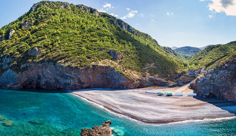 Το πετράδι του Αιγαίου που δεν χρειάζεται πλοίο για να πας από την Αθήνα