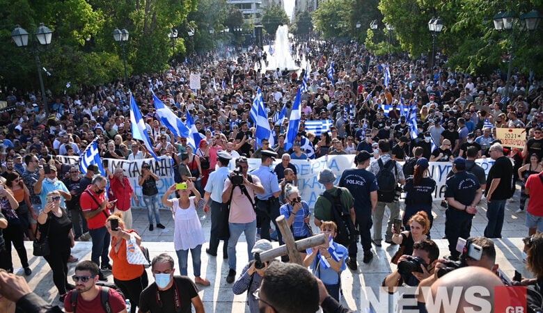 Νέα συγκέντρωση αρνητών των εμβολίων κατά του κορονοϊού στο Σύνταγμα