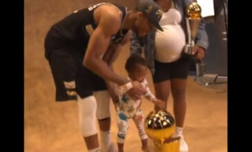 Γιάννης Αντετοκούνμπο: Το βίντεο του NBA με τον γιο του «Greek Freak» να παίζει με το τρόπαιο