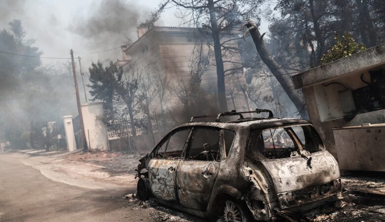 Μεγάλη φωτιά στη Σταμάτα: Τέσσερις προσαγωγές υπόπτων για εμπρησμό