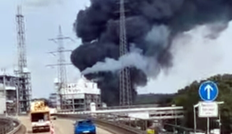 Ένας νεκρός, 16 τραυματίες και τέσσερις αγνοούμενοι από την έκρηξη σε εργοστάσιο στο Λεβερκούζεν