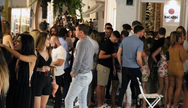 Θεοχάρης: Η Ελλάδα κερδίζει το στοίχημα – Πάνω από 6 εκατ. τουρίστες μέχρι στιγμής