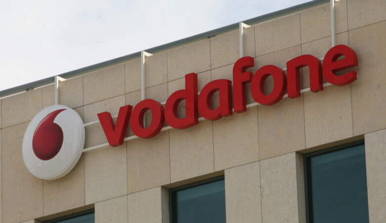 Vodafone: O βρετανικός όμιλος της θα απολύσει 11.000 εργαζόμενους σε τρία χρόνια