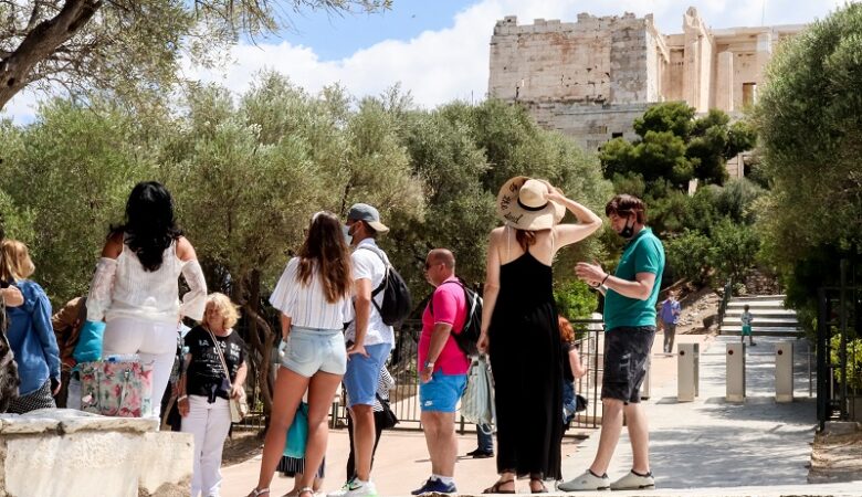 Αύξηση κατά 18,4% των τουριστών που επισκέφθηκαν την Ελλάδα στο οκτάμηνο του 2023