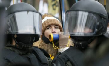Ουκρανία: Συνελήφθη ο άνδρας που απειλούσε να πυροδοτήσει χειροβομβίδα στην έδρα της κυβέρνησης