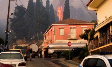 Φωτιά στην Ηλεία: Σε πύρινο κλοιό η Αρχαία Ολυμπία – Κάηκαν τουλάχιστον 20 σπίτια
