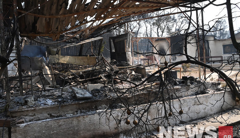 Χαρδαλιάς για φωτιά στη Βαρυμπόμπη: Διάσπαρτες αναζωπυρώσεις – 76 σπίτια με σοβαρές ζημιές, 12.500 στρέμματα έγιναν στάχτη