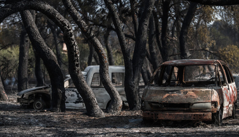Φωτιά στη Βαρυμπόμπη: Δεν υπάρχει ενιαίο μέτωπο αλλά διάσπαρτες εστίες