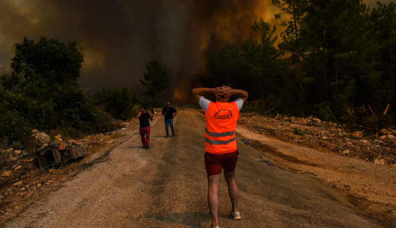 Τουρκία: Συνεχίζεται ο πύρινος εφιάλτης – Μια ανάσα από θερμοηλεκτρικό σταθμό η φωτιά