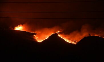 Φωτιά στη Βαρυμπόμπη: Προς εκκένωση Άγιος Στέφανος, Καπανδρίτι και Πολυδένδρι