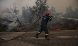 Φωτιά στην Εύβοια: Εκκενώνεται το Κέντρο Υγείας στο Μαντούδι