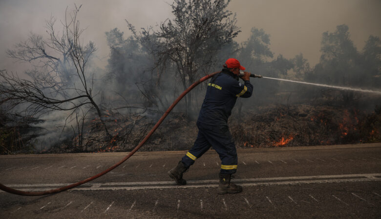 Φωτιά στην Εύβοια: Εκκενώνεται το Κέντρο Υγείας στο Μαντούδι