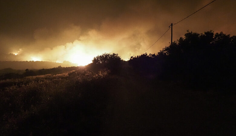 Φωτιά στην Εύβοια: «Η φωτιά θα φτάσει στη Χαλκίδα και την Ιστιαία, θα καούν και άνθρωποι»