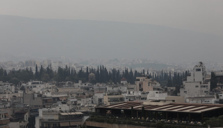 Η Τσικνοπέμπτη αύξησε την αιθαλομίχλη στην Αθήνα: «Έφτασε τα 250 μg σε κάποιες περιοχές», λέει επιστήμονας