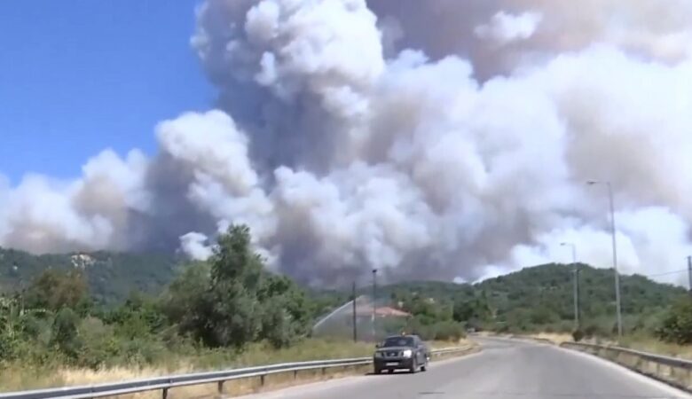 Φωτιά στην Εύβοια: Πύρινη «κόλαση» σε όλα τα μέτωπα – Διαδοχικές εκκενώσεις χωριών