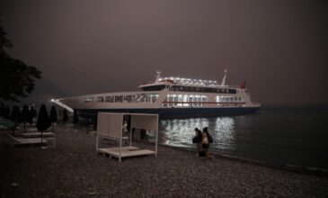 Φωτιά στην Εύβοια: Ακόμη 85 πολίτες μεταφέρθηκαν από το Λιμενικό σε ασφαλές σημείο