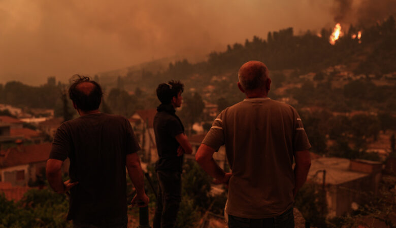 Πίστωση ποσού άνω των 2,8 εκατ. ευρώ σε 985 πληγέντες από τις πρόσφατες πυρκαγιές