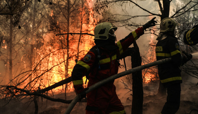 Φωτιά στην Αρκαδία: Μεγάλο το μέτωπο στη Γορτυνία – Μεγάλη καταστροφή στο Πυρρή