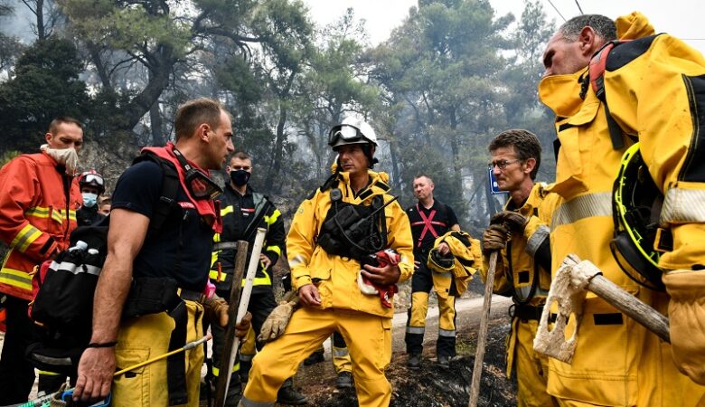 Γάλλος πυροσβέστης: Το «καταραμένο κοκτέιλ» που προκάλεσε τις πυρκαγιές στην Ελλάδα