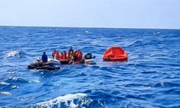 Μήλος: Εικόνες από την διάσωση των 18 ναυαγών της θαλαμηγού που βυθίστηκε
