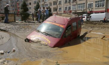 Τουλάχιστον 9 νεκροί από τις πλημμύρες στην Τουρκία