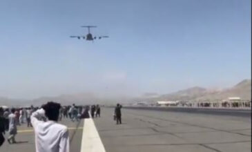 Χάος στο Αφγανιστάν: Άνθρωποι έπεφταν από αεροπλάνα που απογειώνονταν – Σοκαριστικά βίντεο