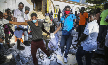 Σεισμός στην Αϊτή: Τους 1.297 έφθασαν οι νεκροί, πάνω από 5.700 τραυματίες