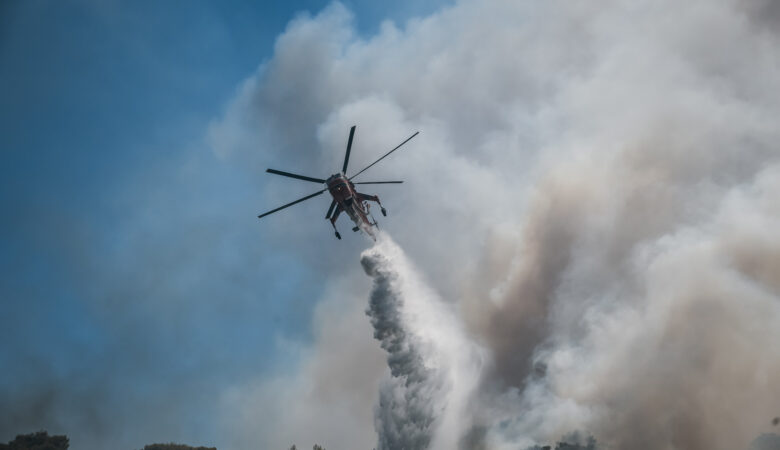 Φωτιά στα Βίλια: Παρ’ ολίγον σύγκρουση στον αέρα του Ιλιούσιν με ελικόπτερο – Ακούστε το ηχητικό ντοκουμέντο