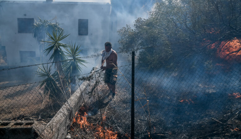 Δήμαρχος Μάνδρας: Οι ενδείξεις ότι η πυρκαγιά είναι εμπρησμός γίνονται αποδείξεις