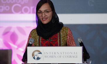 Σοκάρει η πρώτη γυναίκα δήμαρχος του Αφγανιστάν: Περιμένω να έρθουν να με σκοτώσουν