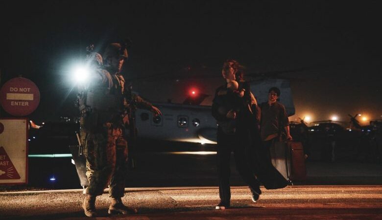 Αφγανιστάν: Πληροφορίες για επικείμενη επίθεση αυτοκτονίας στο αεροδρόμιο της Καμπούλ